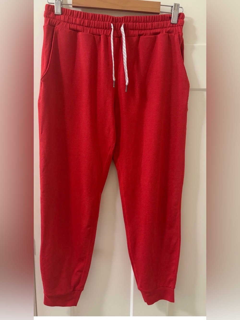 Vuori | Performance Jogger Classic Red Women’s Small